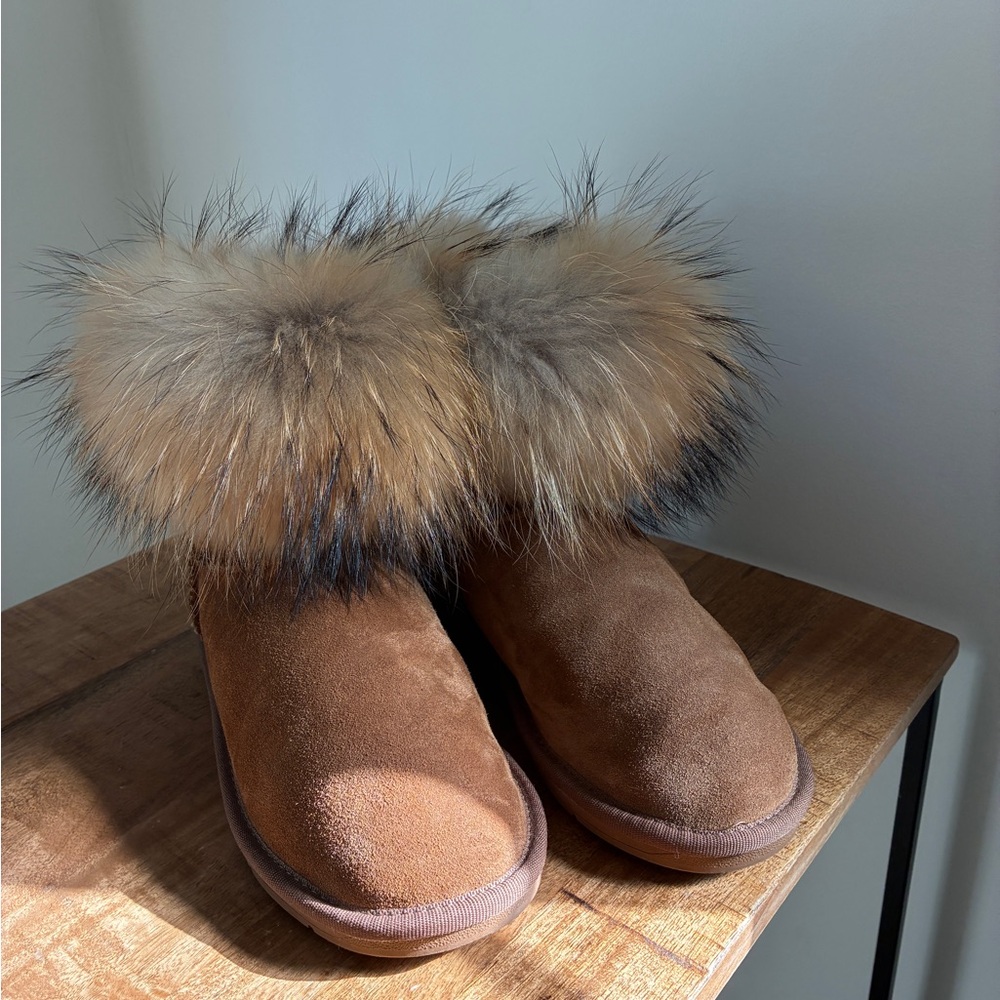 Ugg Women’s Foxy Mini with fox fur trim - size 10